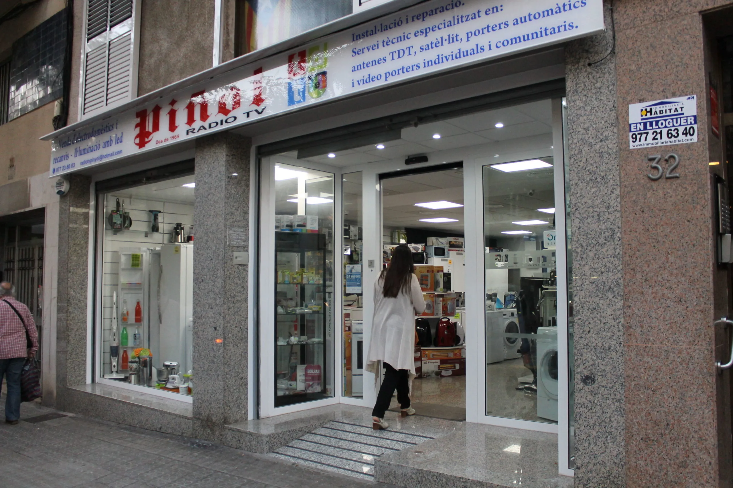 exterior tienda Radio Tv Piñol Tarragona